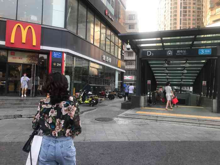 晒布(地铁站"晒布地铁站离东门步行街不远,而且人流不会.