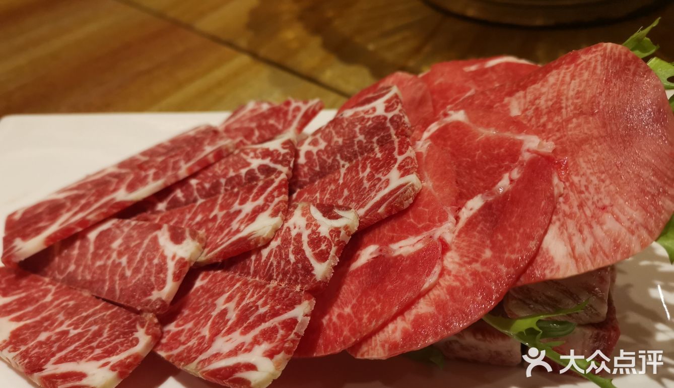 想吃牛眼肉,法国吉拉多生蚝,于是搜了这家火锅店