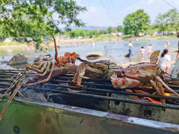 余杭双溪漂流-烧烤点"可以自己带食材去,100块可以租两个小时.