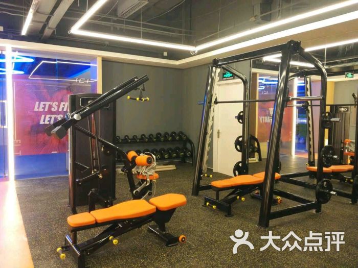 乐刻运动健身:月卡充起来很方便，器材和课程也北京运动健身