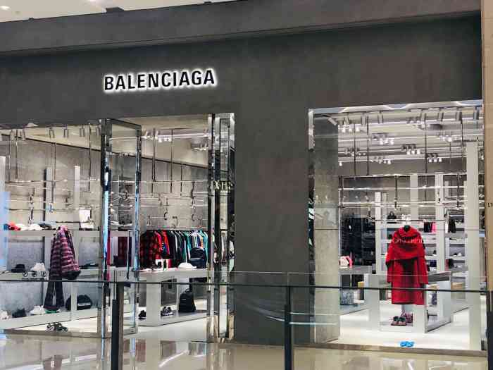 balenciaga(万象城店)-"吃了饭去巴黎世家逛了一下,款式还是有点多.