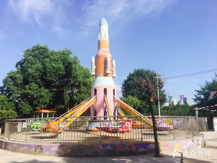 去的时候樱花还没全开,路上有迎春花,去玩.-樱