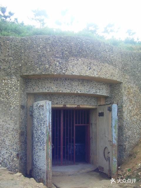 防空洞入口
