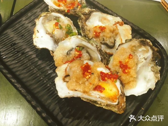 王小蚝·烧烤海鲜大排档(玉林店)蒜蓉烤生蚝图片