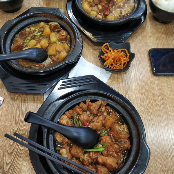 金香源黄焖鸡砂锅饭