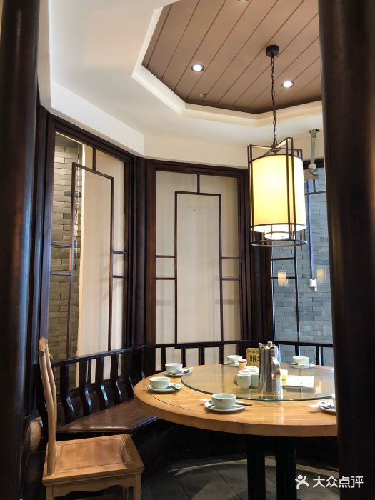 小菜园在当地人口碑非常好,客人进门服务员.