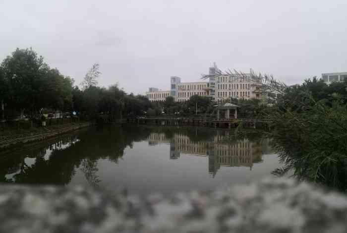 贺州学院(西校区)-"贺州学院是经教育部批准设立的一.