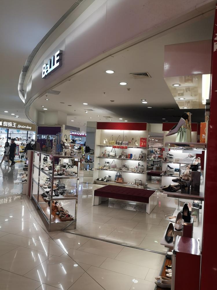 belle(百信广场店"百丽鞋店在百信广场1楼的店有两家,一家童.