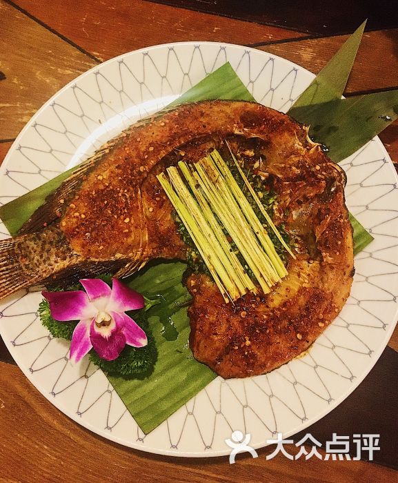 香茅草烤罗非鱼开平孔雀湖图片