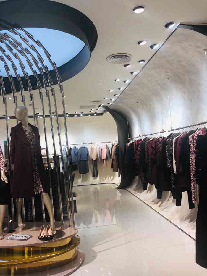 artis(武汉群光广场店)-"[年终探店]:[调皮]服装品牌