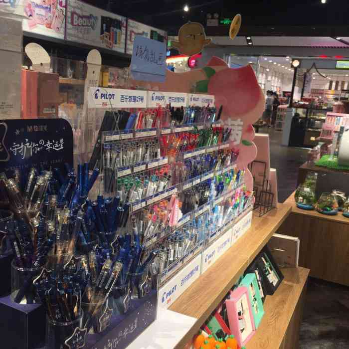 酷乐潮玩(嘉定万达店)-"不错的店……东西很多很好玩.