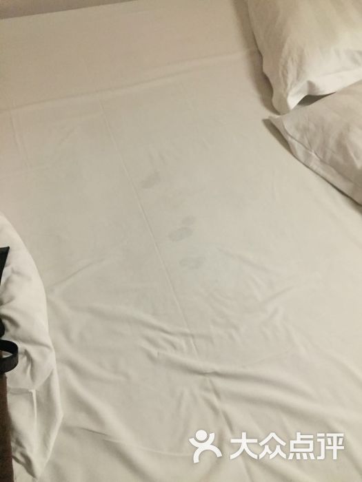 临泰宾馆-床单上的污渍图片-厦门酒店-大众点评网