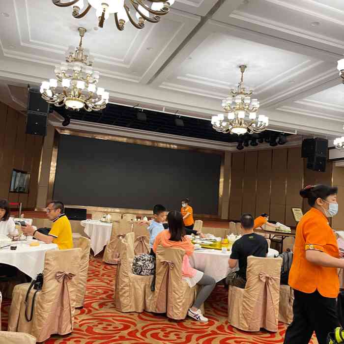 华丽宫大酒楼-"今天中午我们一家人来这里吃饭,这里环境和.