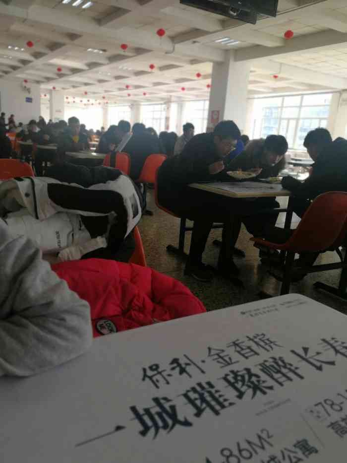 南湖校区饮食服务中心-"这里是长春工业大学食堂,我在