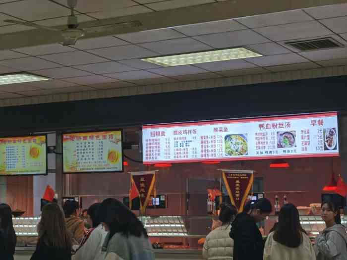 山东青年政治学院-南苑食堂"食堂环境超棒 尤其是二楼 二楼有很多