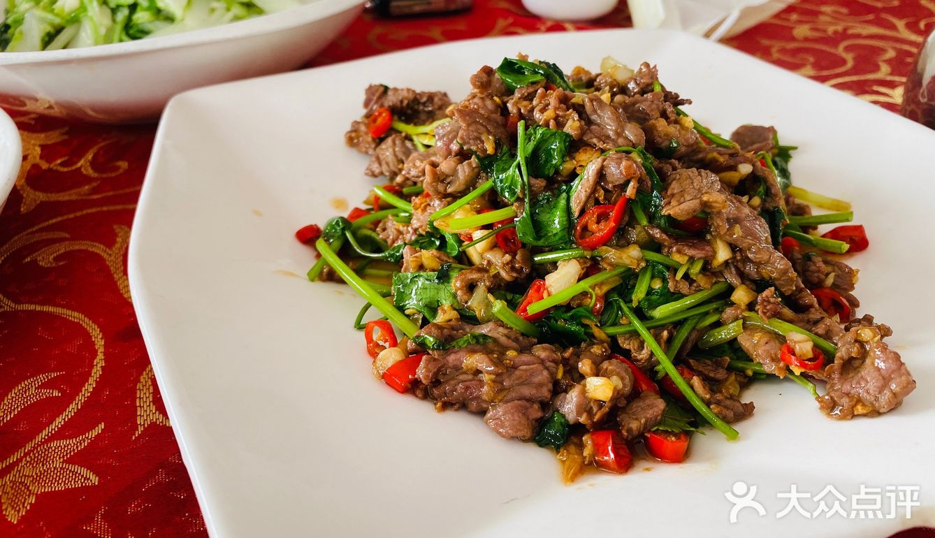 野山椒香菜牛肉,爆炒小青蛙,每次都吃到光盘