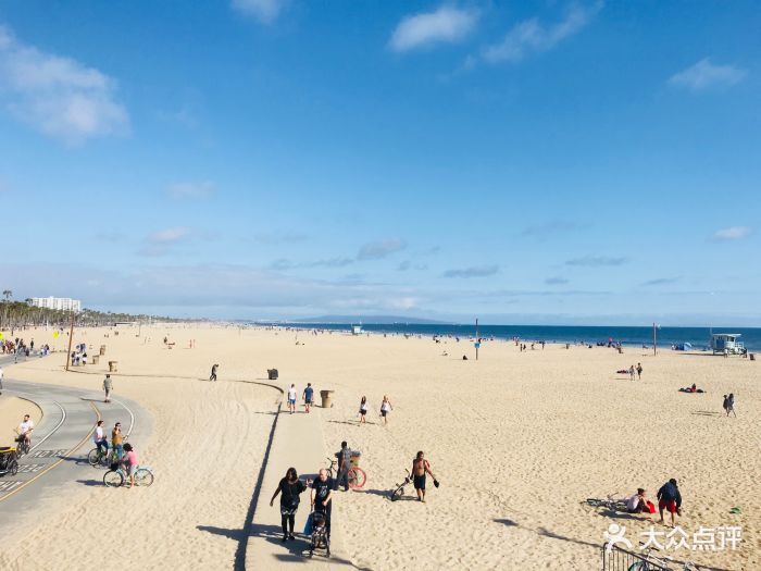 圣莫妮卡海滩是距离洛杉矶市区最近的一处海