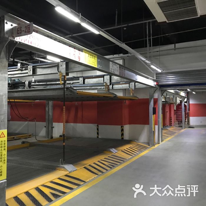 希顿国际广场停车场