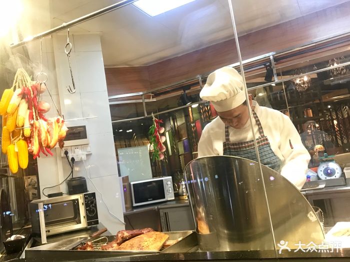 鹅先生·荔枝木灌汤烧鹅传承店门面图片 - 第28张