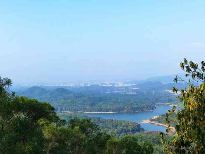尖岗山公园-"深圳的又一个有特色的小公园～可以直接停.