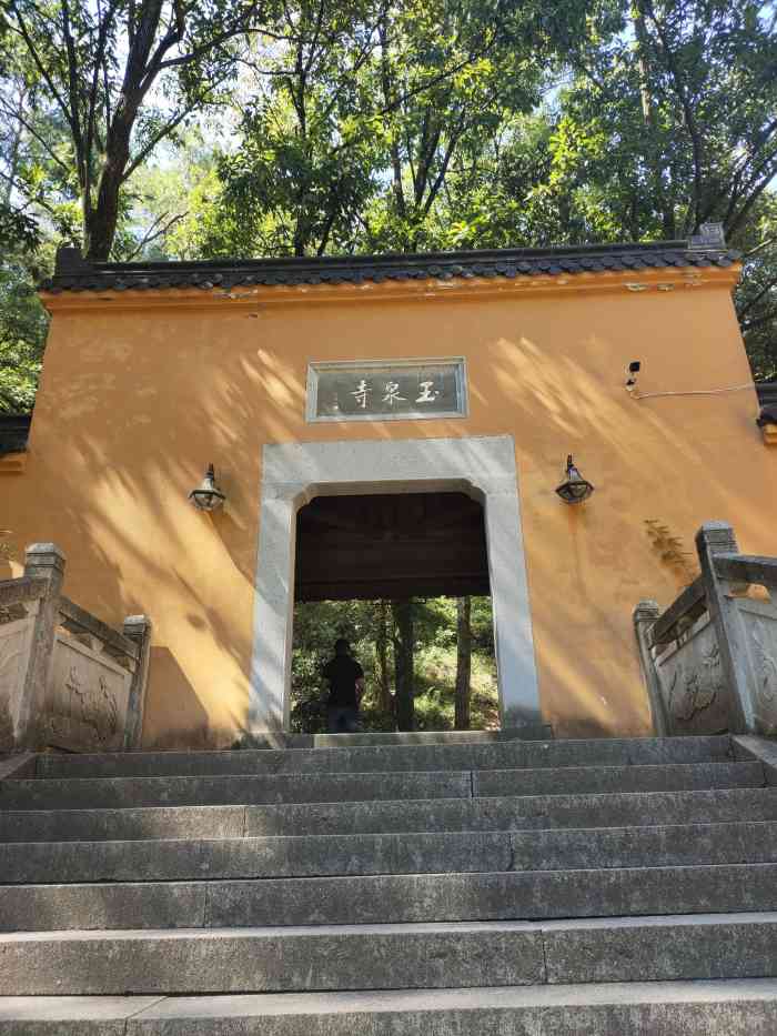 玉泉寺-"玉泉寺位于乌龙山,而乌龙山位于浙江省建德.