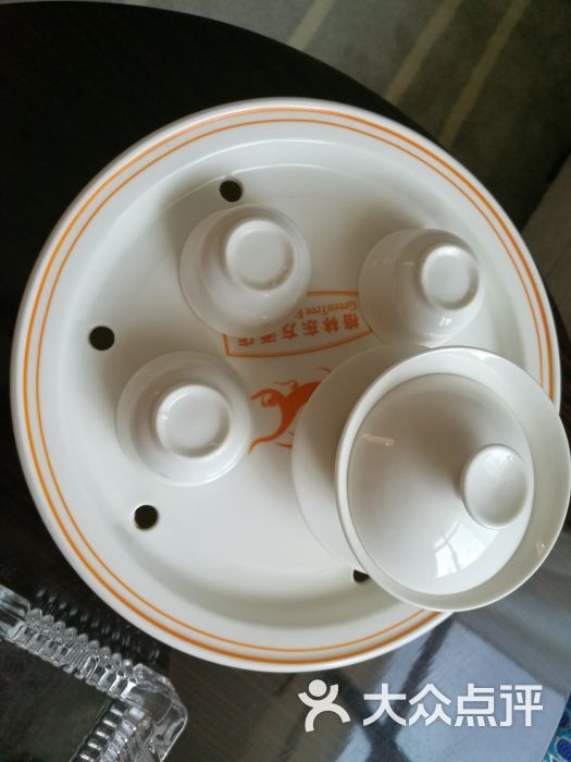 格林东方酒店:办理入住后,房间看上去还满宽敞