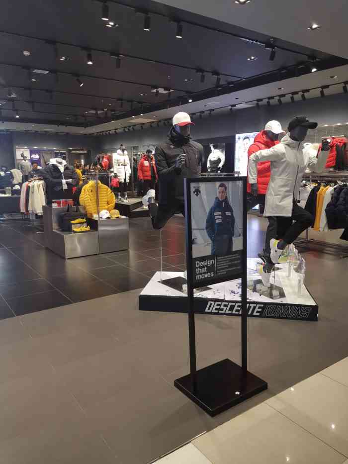 descente(开运街欧亚大卖场店)-"位于欧亚卖场20号门1楼 20号门电梯.