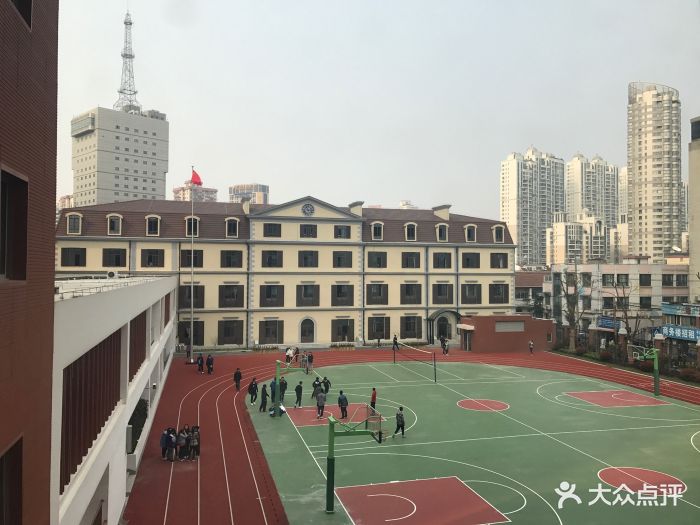 北虹高级中学操场图片