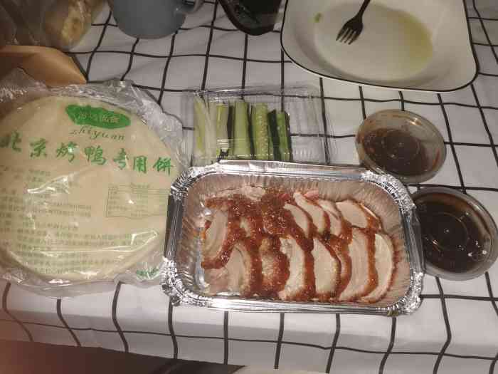 烤鸭坊北京烤鸭(第五中学店"外卖窗口,只能打包带走,不能在这吃,没