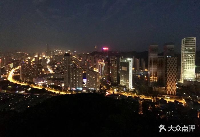 富国公园夜景图片