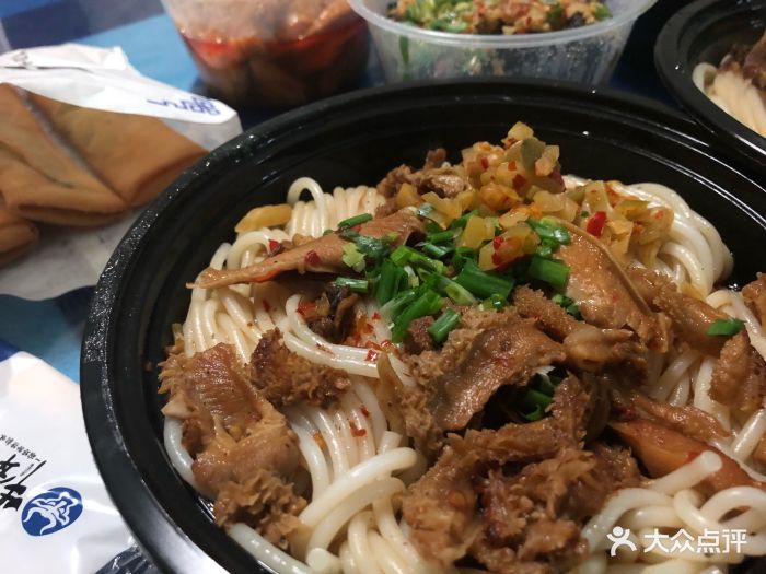 牛聋子津市牛肉炖粉(贺龙体育馆店)图片