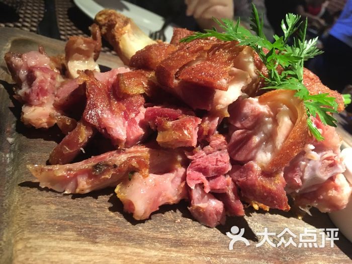 香烤脆皮德国咸猪手