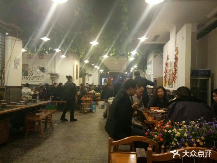 春节期间四公里附近的街区源香水、猪圈火锅附近东海三水美食有火锅云什么图片