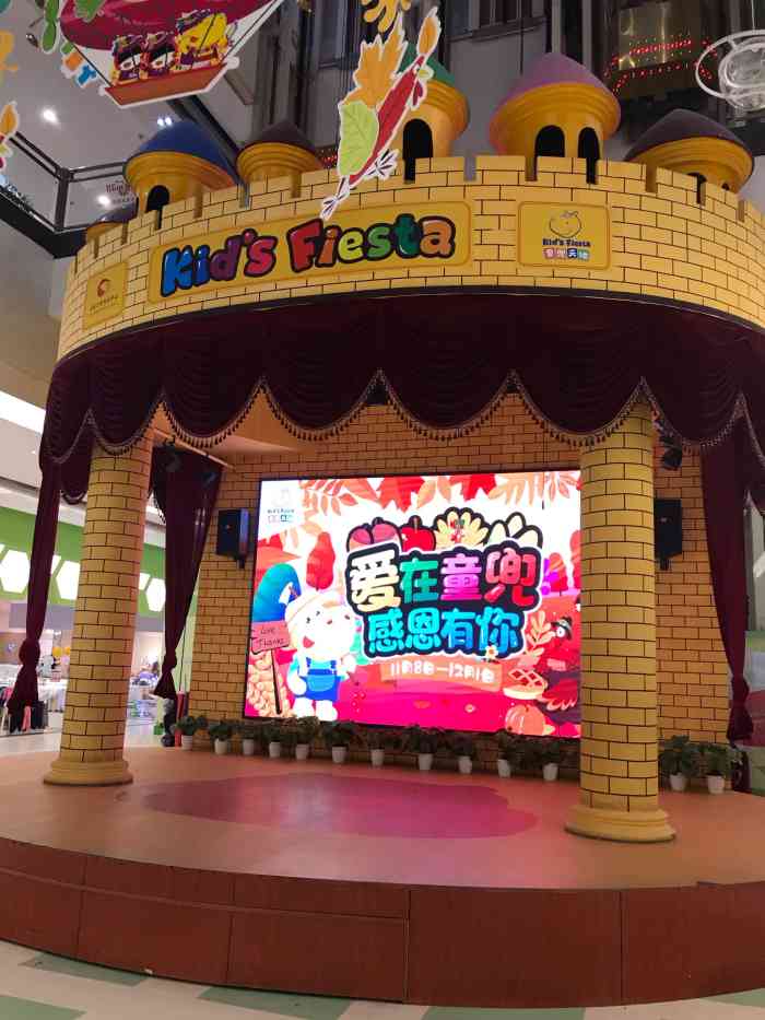 北京世纪金源购物中心童兜天地"之前我家娃最喜欢滑大滑梯,金源b1层