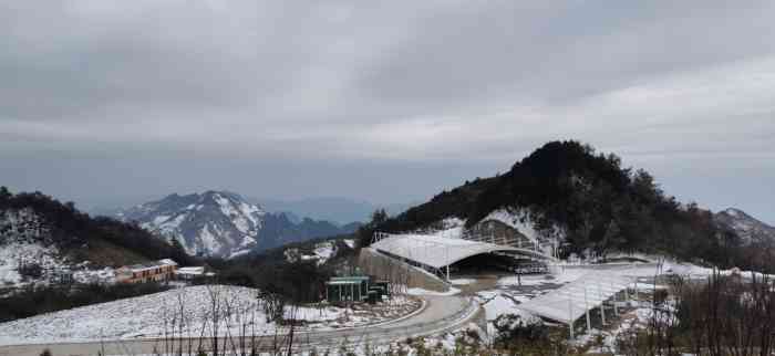 巴山罗盘顶滑雪场-"县城离巴山大峡谷比较远,早上八点半就早早.