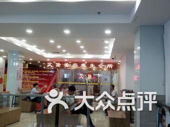 皇家丽美内衣郑州店_郑州皇家一号花魁图片(3)