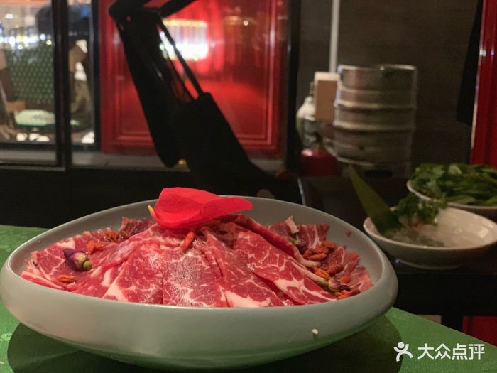 小红袍香港私房火锅料理(王府中环店)玫瑰花雕牛肉图片