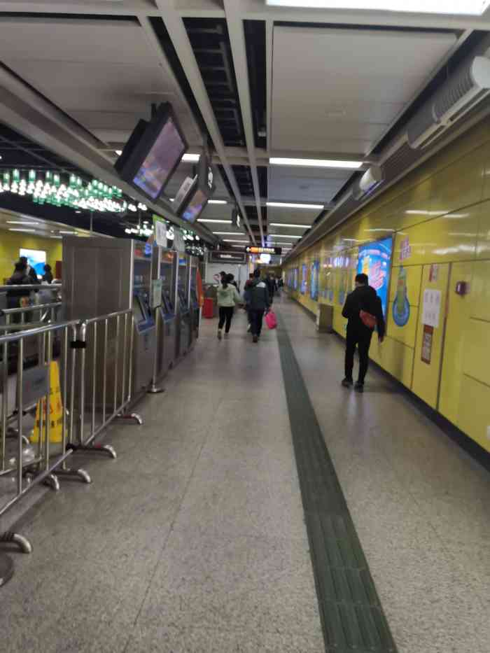 市桥(地铁站)-"非常拥挤的地铁3号线,市桥站已经是第.
