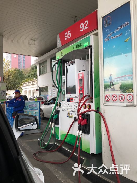 钟楼加油站图片 - 第2张