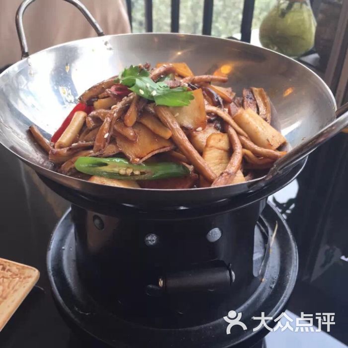 茶树菇回锅肉