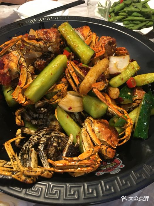 我家小区后门的龙虾网红店,只要在不等位子.