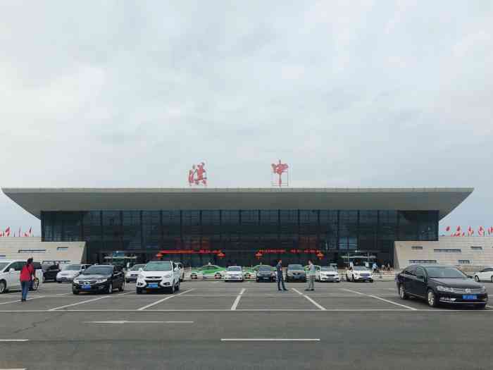 汉中城固机场-"第一次看到机场长得跟高铁站一样,却比高铁.