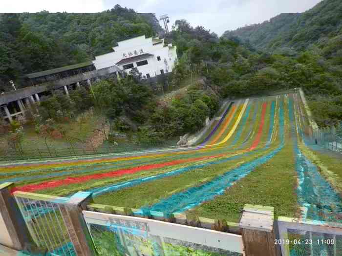 木兰天池景区-"木兰天池,爬上去楼梯有点抖,可以坐滑.