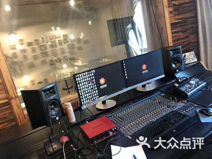 清晨录音棚:妹子帮我们录制婚礼对唱歌曲~一.