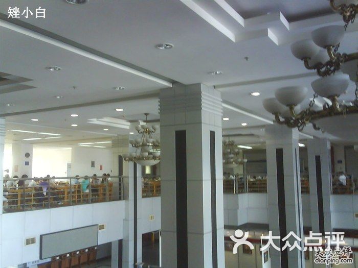 江汉大学图书馆-二楼公共自习区。图片-武汉休