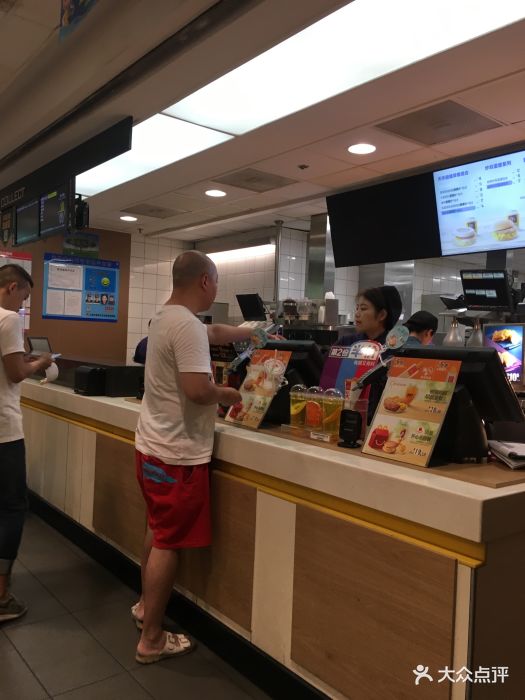麦当劳(曹杨路轻轨店)图片 - 第157张
