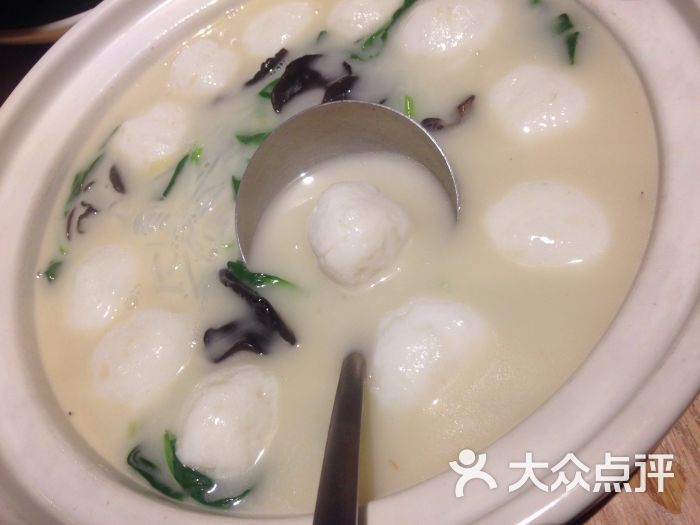 浓汤煮手打鱼丸