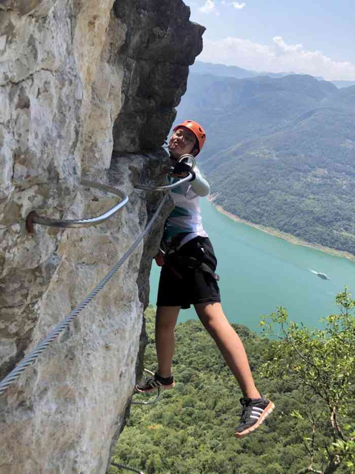 建始花坪鸡公岭飞拉达户外运动基地-"这里是亚洲最高的飞拉达,位于