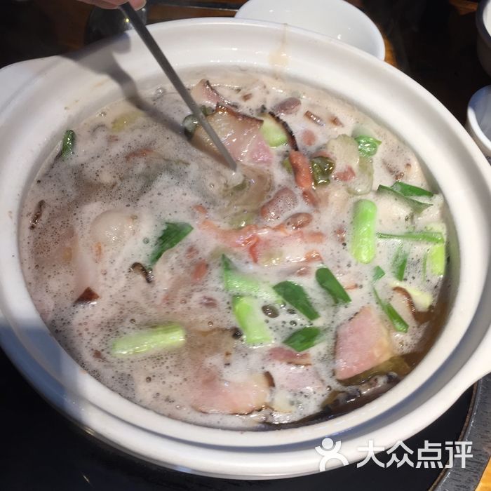 欧记酸菜腊肉豆米火锅