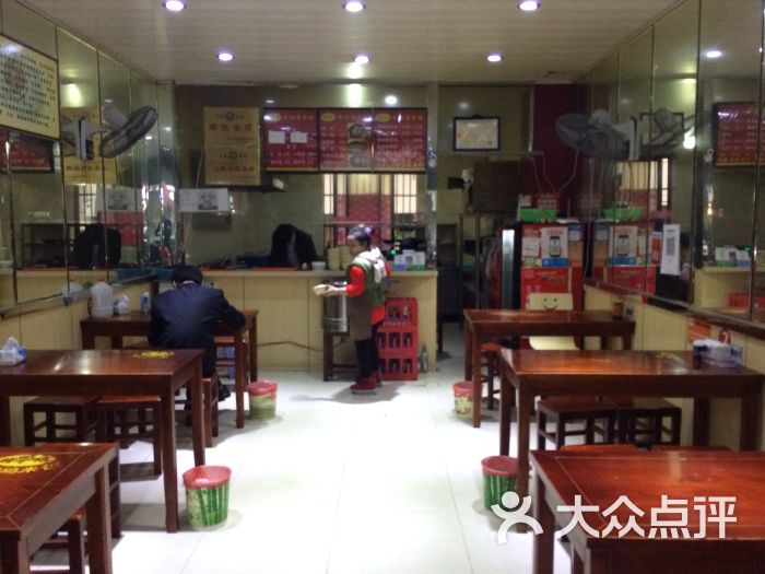 腾宇记黄焖鸡米饭店内图片 第7张